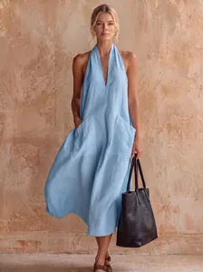 Abito midi in lino azzurro con scollo a V e tasche applicate per stile vintage