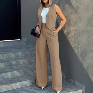 Ensemble deux pièces élégant pour femme avec gilet kaki et pantalon à jambes larges