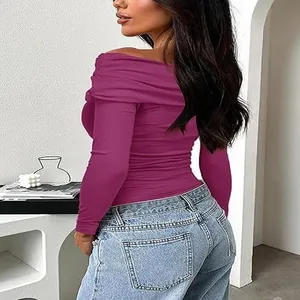 Haut élégant à manches longues plissé et épaules dénudées magenta, coupe ajustée style Y2K