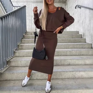 Ensemble automne deux pièces pour femme avec sweat à capuche col V marron et robe maxi