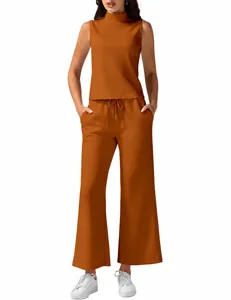 Elegante oranje tweedelige set met mouwloze top met opstaande kraag en broek met brede pijpen