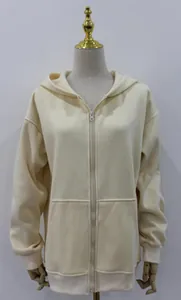 Sudadera con capucha y cremallera blanco crema para mujer en maniquí profesional