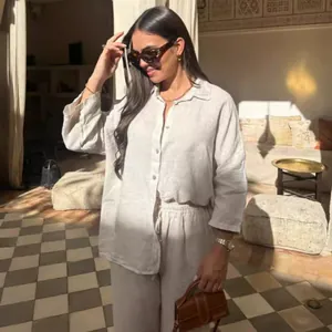 Ensemble deux pièces élégant en lin avec chemise à manches longues et pantalon