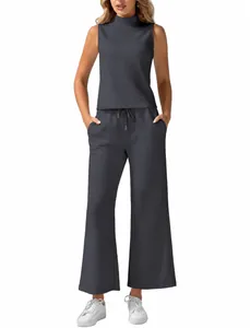 Detail van tweedelige zomerset voor dames met mouwloze top en broek met wijde pijpen