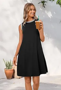 Lässiges schwarzes ärmelloses Minikleid mit Rundhals und Streifenbesatz für den Sommer
