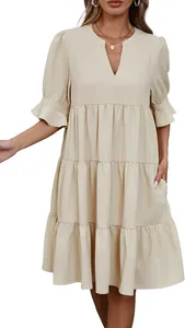 Detalle de vestido holgado de color liso con cuello en V casual para mujer