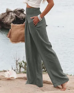 Seitenansicht der dunkelgrauen Damen-Hose mit weitem Bein und hohem gerafftem Bund.