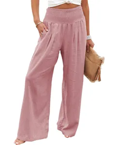 Detailansicht der Damen-Baumwollhose mit weitem Bein, rosa Farbe und gerafftem Bund.