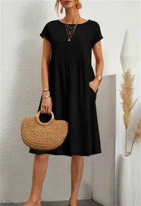 Elegante abito a linea A in cotone nero con scollo rotondo e tasche per l'estate