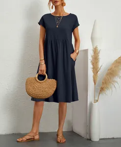 Elegante abito a trapezio in cotone blu scuro a maniche corte con tasche e scollo rotondo