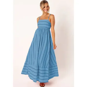 Elegantes hellblau gestreiftes Maxikleid mit Spaghettiträgern und langem A-Linien-Rock