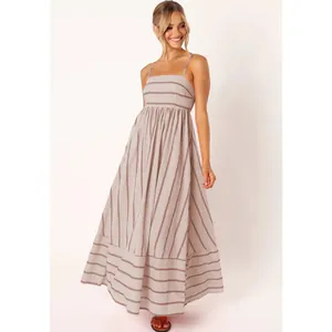 Elegantes gestreiftes Maxi-Trägerkleid mit hoher Taille und A-Linien-Silhouette
