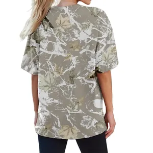 Vue arrière détaillée d'un t-shirt unisexe avec imprimé camouflage de feuilles 3D