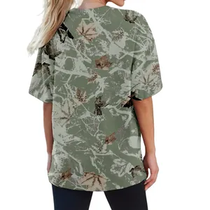 Vue arrière détaillée du t-shirt unisexe à imprimé feuilles d'érable 3D et camouflage