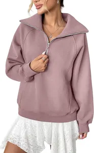 Dettaglio felpa con cappuccio mezza zip rosa polvere da donna con tasca a marsupio