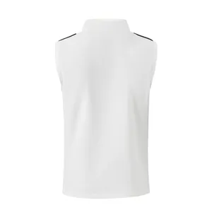 Vista posteriore di gilet da uomo bianco in maglia a nido d'ape con strisce sulle spalle