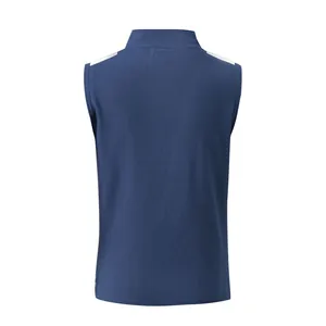 Vista posteriore di gilet blu navy in maglia a nido d'ape con dettagli bianchi