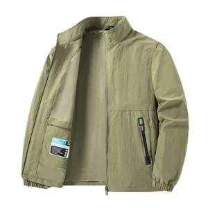 Casual olijfgroene herenjas met opstaande kraag voor de lente en herfst, lichtgewicht design