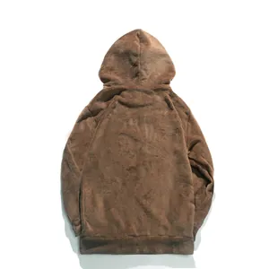 Vue arrière du sweat à capuche en polaire corail marron pour homme avec texture douce.