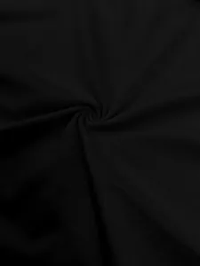 Primer plano de la textura suave y el tejido de tela negra transpirable para chaleco