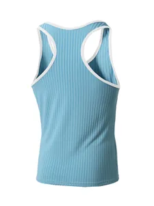 Vue arrière d'un débardeur de sport pour homme en maille côtelée bleu ciel et blanc