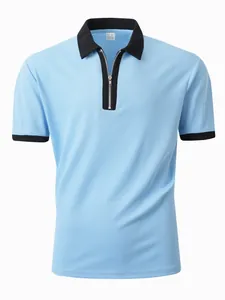 Detailaufnahme eines hellblauen Herren-Poloshirts mit schwarzem Reißverschlusskragen Design.
