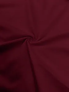 Primer plano de textura de tela transpirable rojo oscuro para camiseta sin mangas con capucha