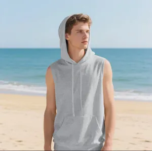 Vista detallada de un chaleco con capucha gris sin mangas para fitness en la playa