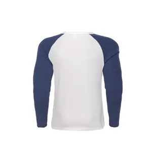 Rückansicht eines eng anliegenden Waffelstrick-Raglan-Langarmshirts für Herren in Weiß-Blau