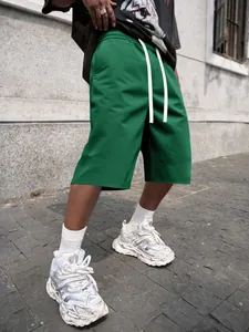 Pantaloncini verdi uomo stile streetwear con coulisse e vestibilità ampia