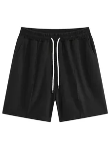 Dettaglio dei pantaloncini sportivi da uomo in maglia a nido d'ape neri traspiranti con lacci
