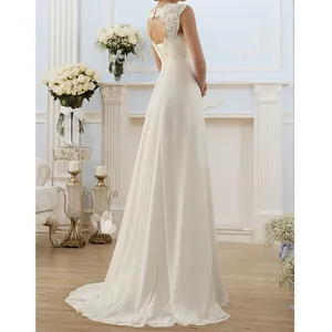 Elegante witte avondjurk met kant, open rug en vloerlengte voor speciale gelegenheden