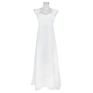 Elegante witte maxi-jurk met kanten inzetstuk op een transparante etalagepop getoond