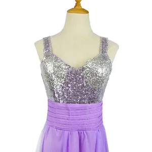 Elegante vestido largo de dama de honor morado con corpiño de lentejuelas plateadas