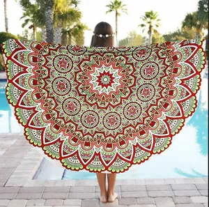 Serviette de plage ronde mandala bohème avec motif de fleur de paon rouge et vert