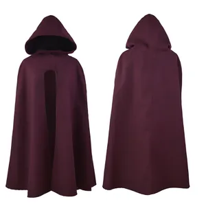 Vues détaillées avant et arrière d'une cape à capuche bordeaux pour femme