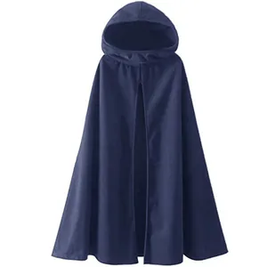 Vue complète d'une cape à capuche bleu marine pour femme, style minimaliste mi-long