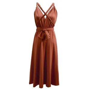 Vue de face d'une robe infinity multi-positions terracotta pour demoiselles d'honneur.