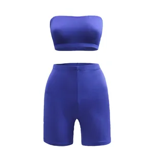 Kobaltblaues sportliches Zweiteiler-Set mit Bandeau-Oberteil und einer Radlerhose