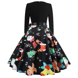 Vista trasera de un vestido navideño vintage de manga larga con estampados festivos
