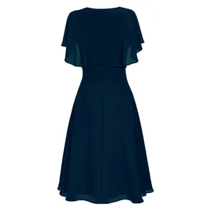 Elegante abito da invitata a nozze in chiffon blu navy con maniche a mantella e linea ad A
