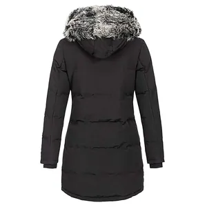 Vista posteriore di un parka invernale nero da donna con cappuccio e pelliccia grigia