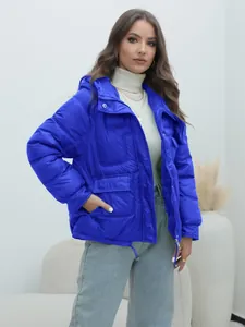 Women's thickened bright blue puffer jacket with hood and flap pockets for winter wear
