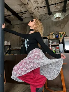 Gonna da Donna in Pizzo Traforato Streetwear Nicchia Romantica Sovrapposizione Gonna in Poliestere Orlo Irregolare Gonna Base