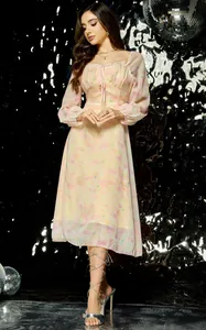 Elegante vestido midi floral francés vintage con mangas abullonadas y detalle de lazo