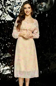 Elegante vestido midi floral vintage con mangas largas y escote cuadrado de estilo francés