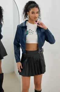 Élégant blouson motard court en simili cuir bleu marine avec fermeture éclair et revers