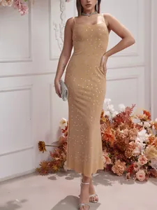 Elegante maxi-avondjurk met strassteentjes en spaghettibandjes voor formele banketten.