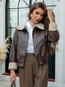 Chaqueta motera de cuero sintético marrón para mujer con cuello de borreguito
