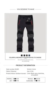 Detailansicht der wasserdichten Outdoor-Hose aus Polyester mit lockerer Passform.